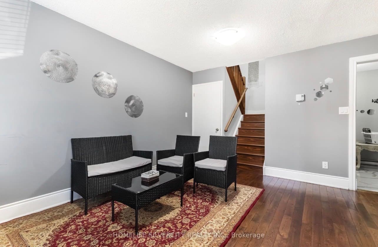 Townhouse for sale - Image 1